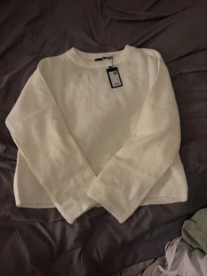 Vit stickad tröja  - Ny tröja stickad 