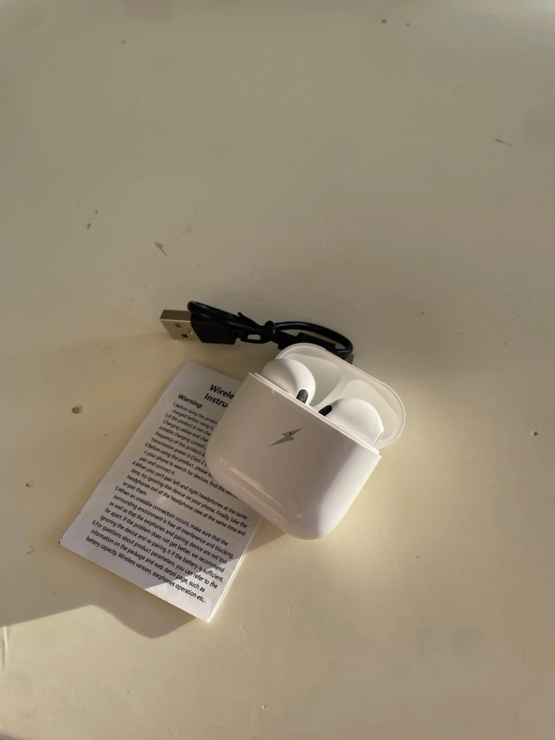 Trådlösa hörlurar med laddningsetui