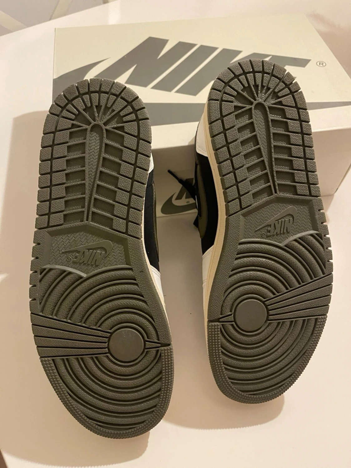 Nike Air Jordan 1 Low Travis Scott - 2