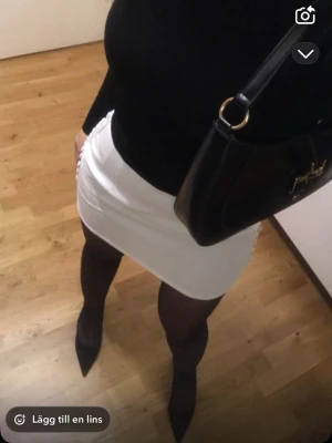 Zara klackar  - Classy klackar från Zara, använda sparsamt pga köpte för stor storlek. Stl 37, men om du är mellan storlekar så är den stor i storleken. 