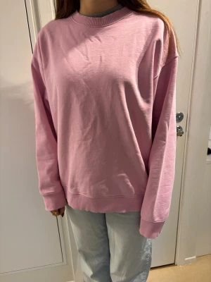 Rosa sweatshirt - Oversize sweatshirt i härlig rosa färg.