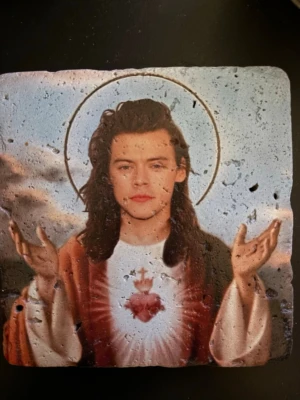 Harry Styles stenplatta - Cool dekoration med Harry Styles. 