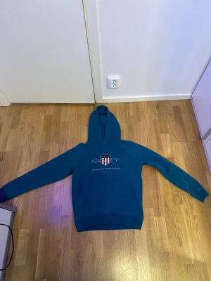 Gant hoodie  - Gant hoodie är i bra skick storlek 176 16 years 