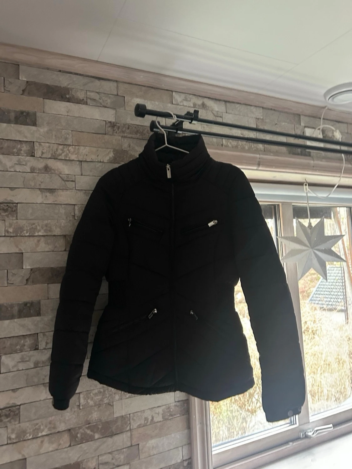 Svart pufferjacka från Livelo - 1