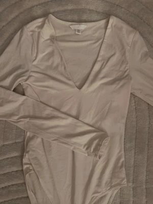 Body  - Body från hm med urringning🤍 använd fåtal gånger