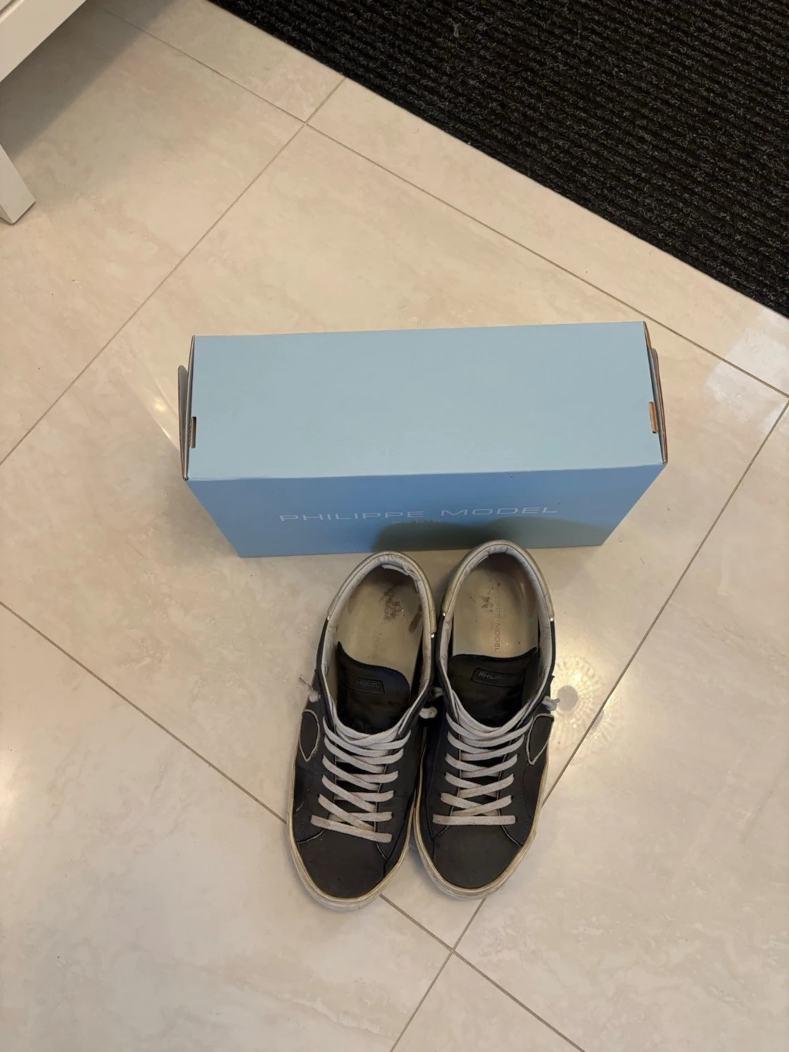 Svarta sneakers från Philippe Model - 1