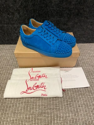 Christian Louboutin skor - December REA! Hej, säljer nu dessa svin snygga loubs skor. Skorna är i grymt skick! Begränsat antal boxar och dustbag. Hör av dig vid frågor. 