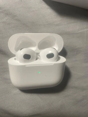 AirPod gen 4 - Reserverad