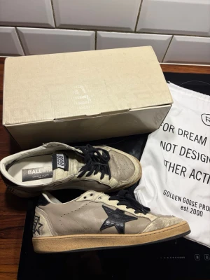 Golden Goose sneakers  - Säljer nu dessa snygga skor ifrån golden goose, bra skick🤝