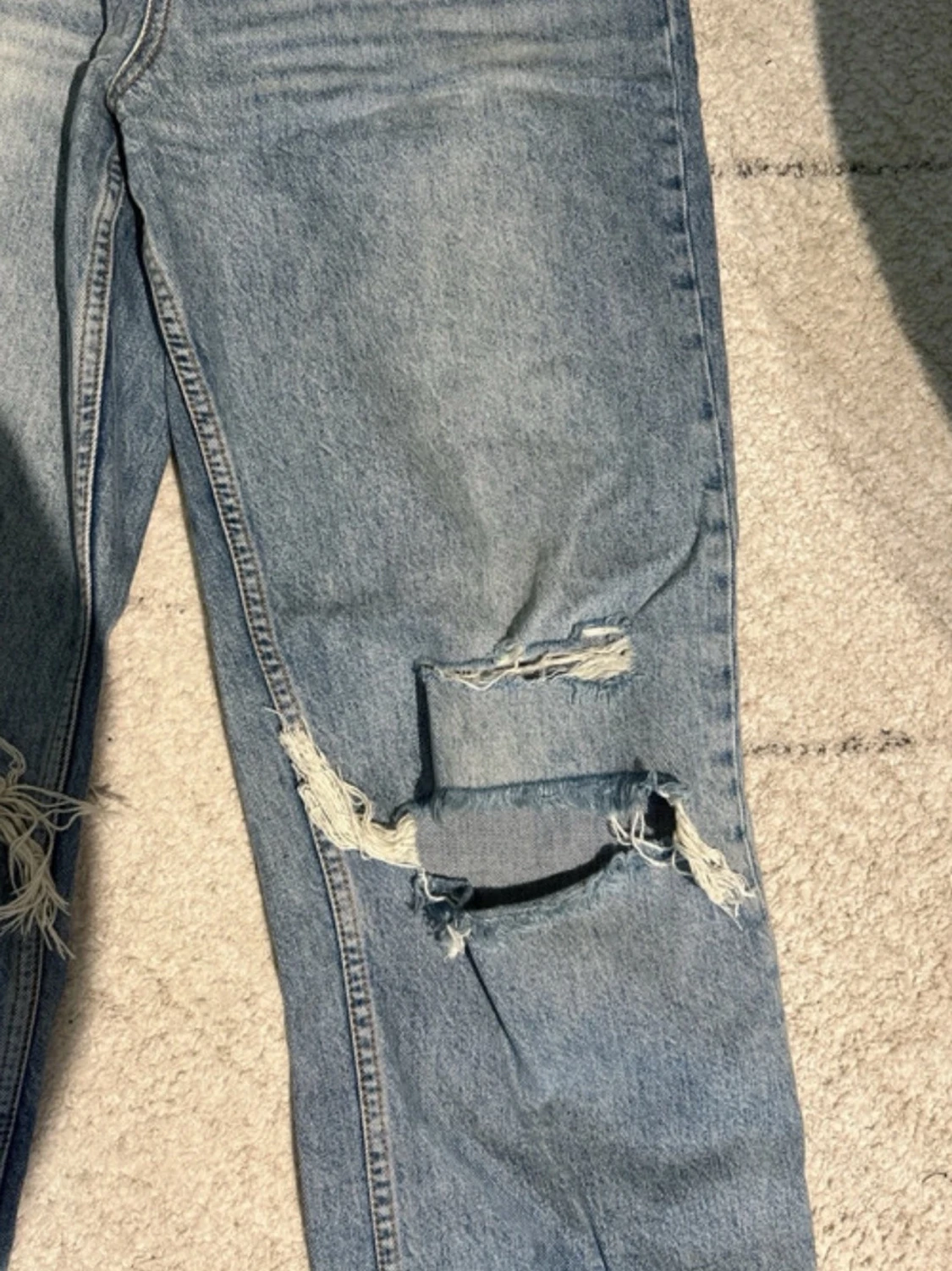Blå slitna jeans med raka ben - 1