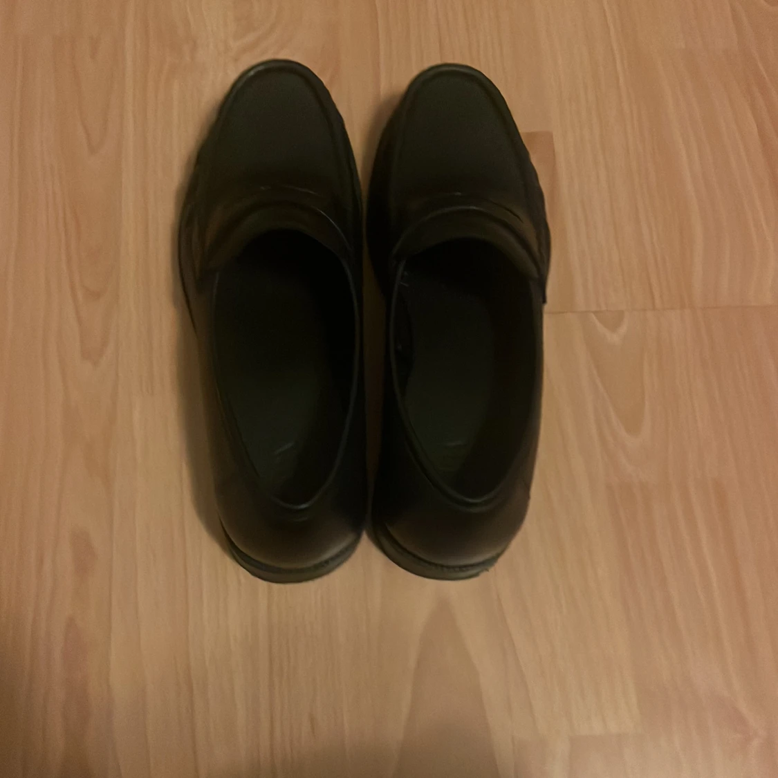 Svarta loafers från Zara i skinnimitation - 1