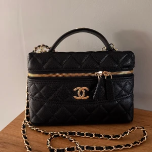 Elegant väska i Chanel-stil - Nästan ny väska. Mycket försiktigt använd