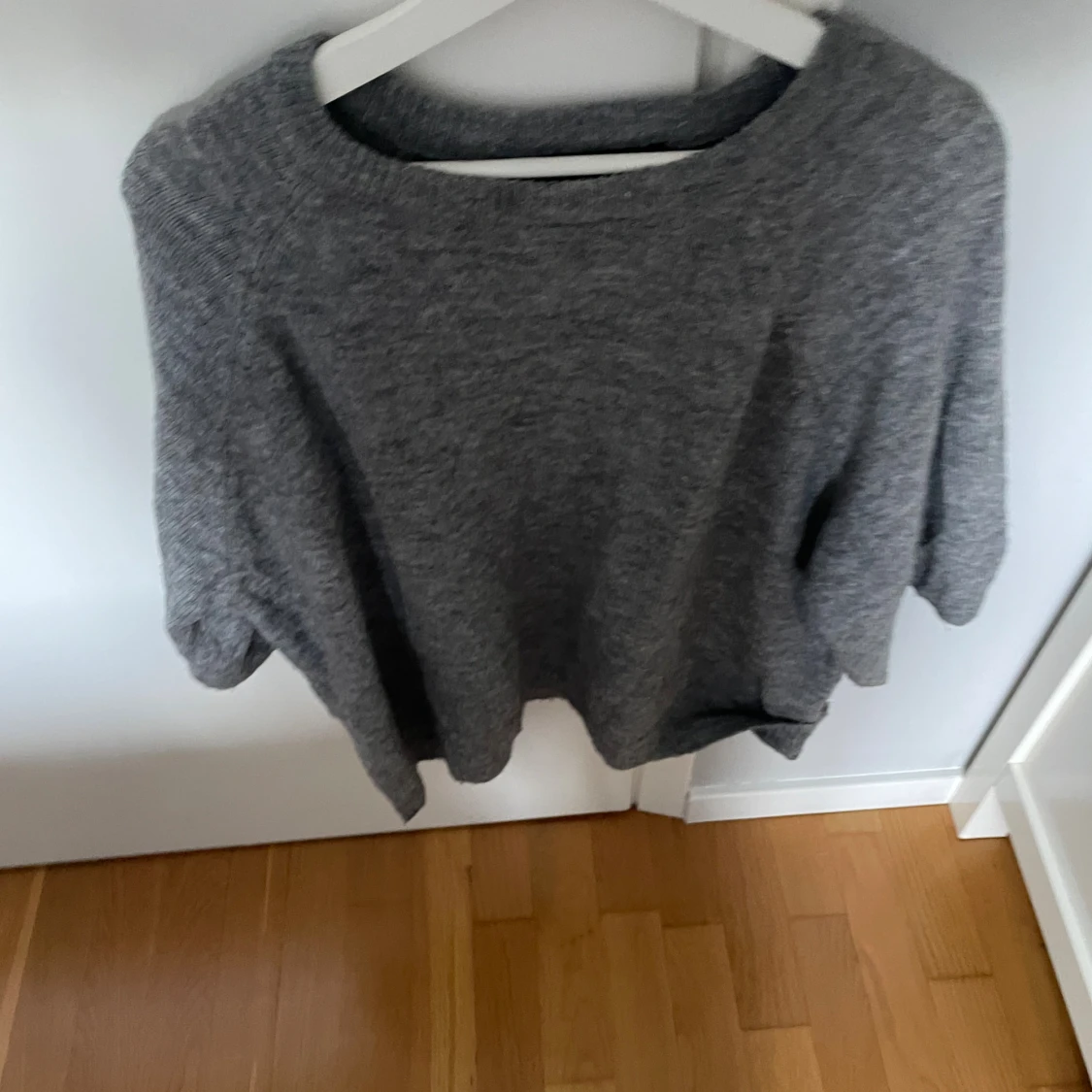 Grå stickad tröja från 157