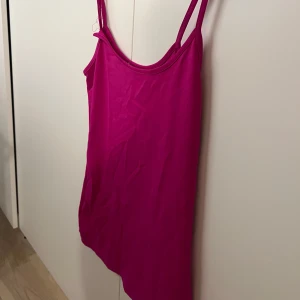 Linne - Linne. Aldrig använt men trasig. Perfekt för en fixare. Hatar att kasta kläder :) 