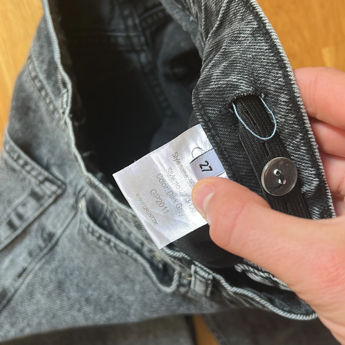 Grå raka jeans från Grunt, stl 27 - 2