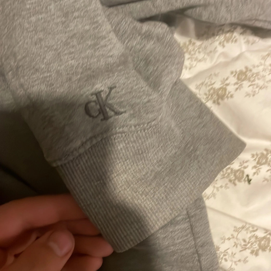 Grå Calvin Klein hoodie XL - 1