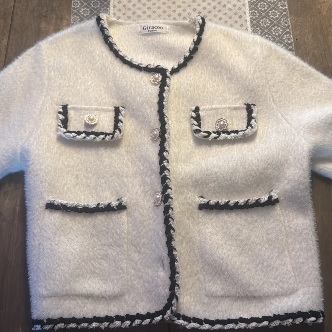 Vit cardigan jacka från Giracoo