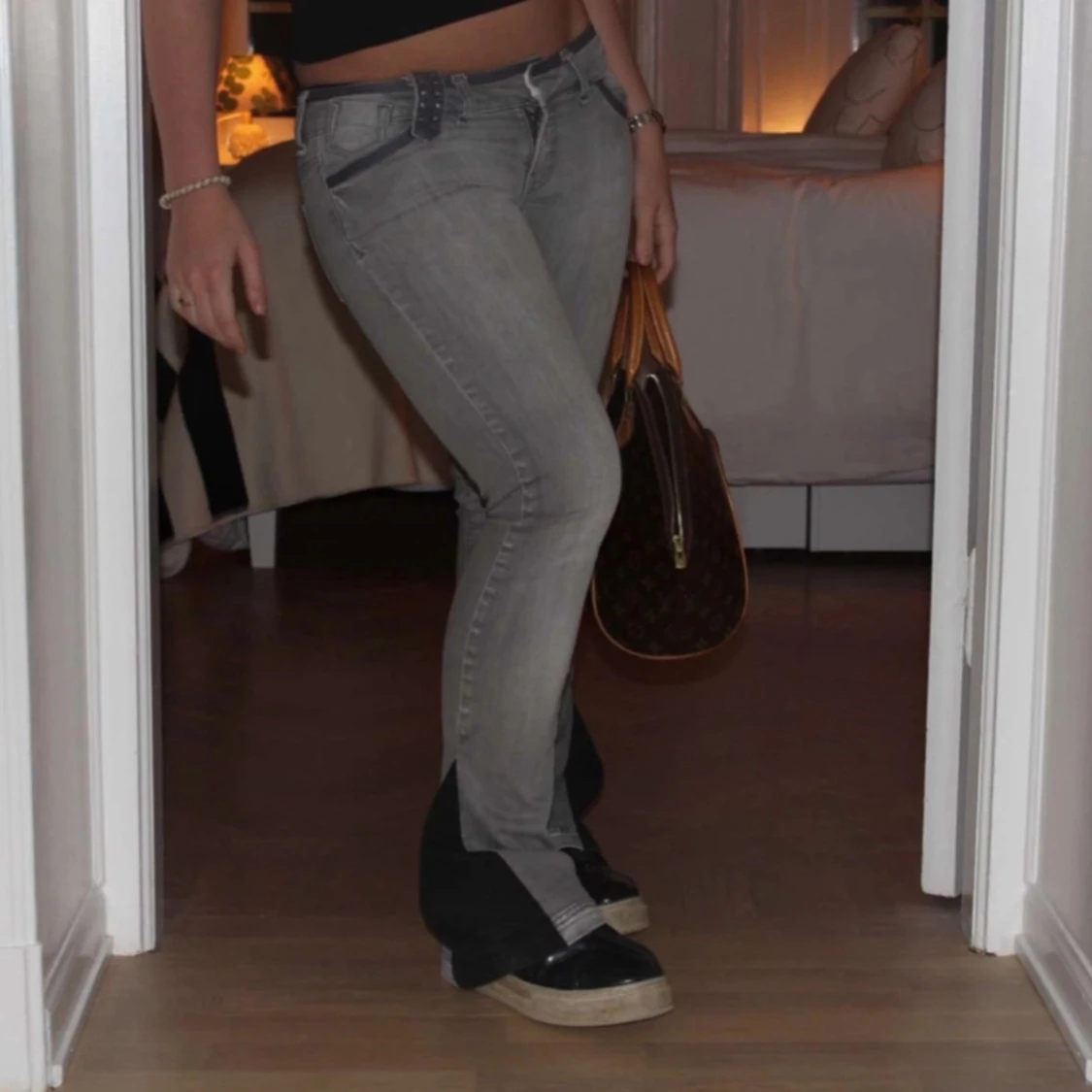 Gråa lådmidjade jeans - 1