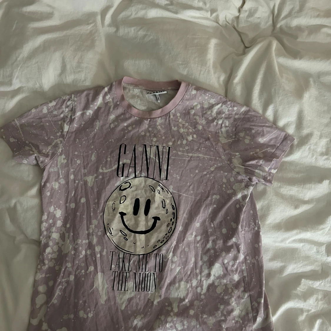 Ljuslila Ganni t-shirt med tryck