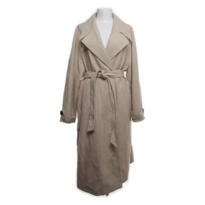 beige trenchcoat  - kappa från nakd i storlek 40. använd ”köp nu”. 5/10-2025