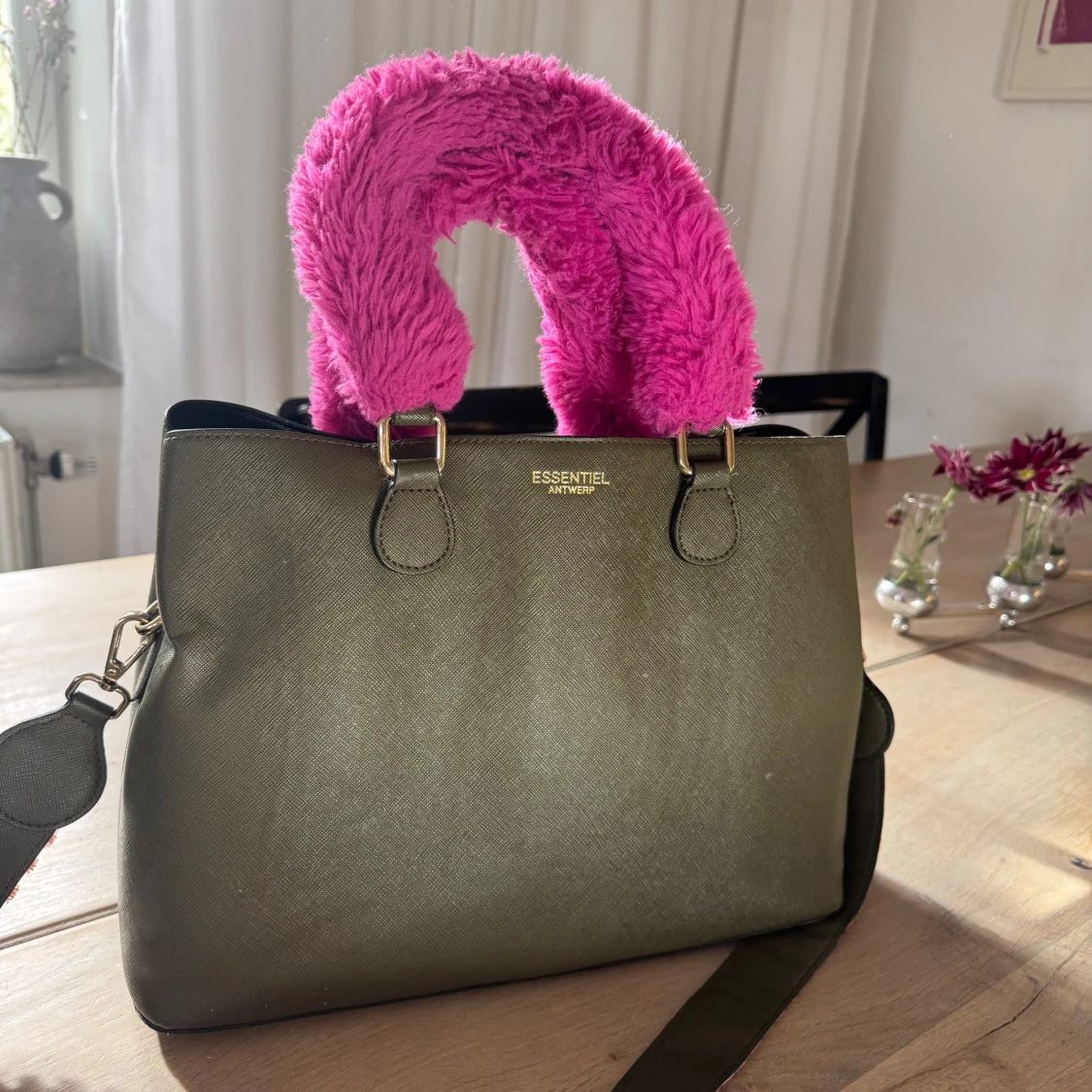 Grön handväska från Essentiel Antwerp