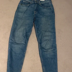 Tiger of Sweden jeans - Tjenare, säljer nu mina Tiger of Sweden jeans då de inte längre passar, de är endas använda 5 gånger och har inga som helst tecken på slitage. Jeansen är i storleken W28, L30