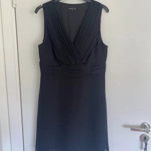 Stockholm LM klänning - Använd 2 gånger, storlek 40