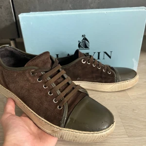 Lanvin  - Lanvin skor i snygga färger | sparsamt använda | skick får ni avgöra själva men skulle säga 7/10 | hör av er vid frågor eller mer bilder | vid snabb affär kan vi prata om priset