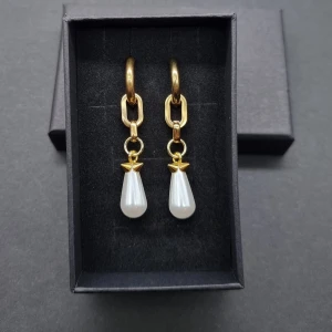 Handgjorda örhängen  - Rostfritt stål Längd-4cm 