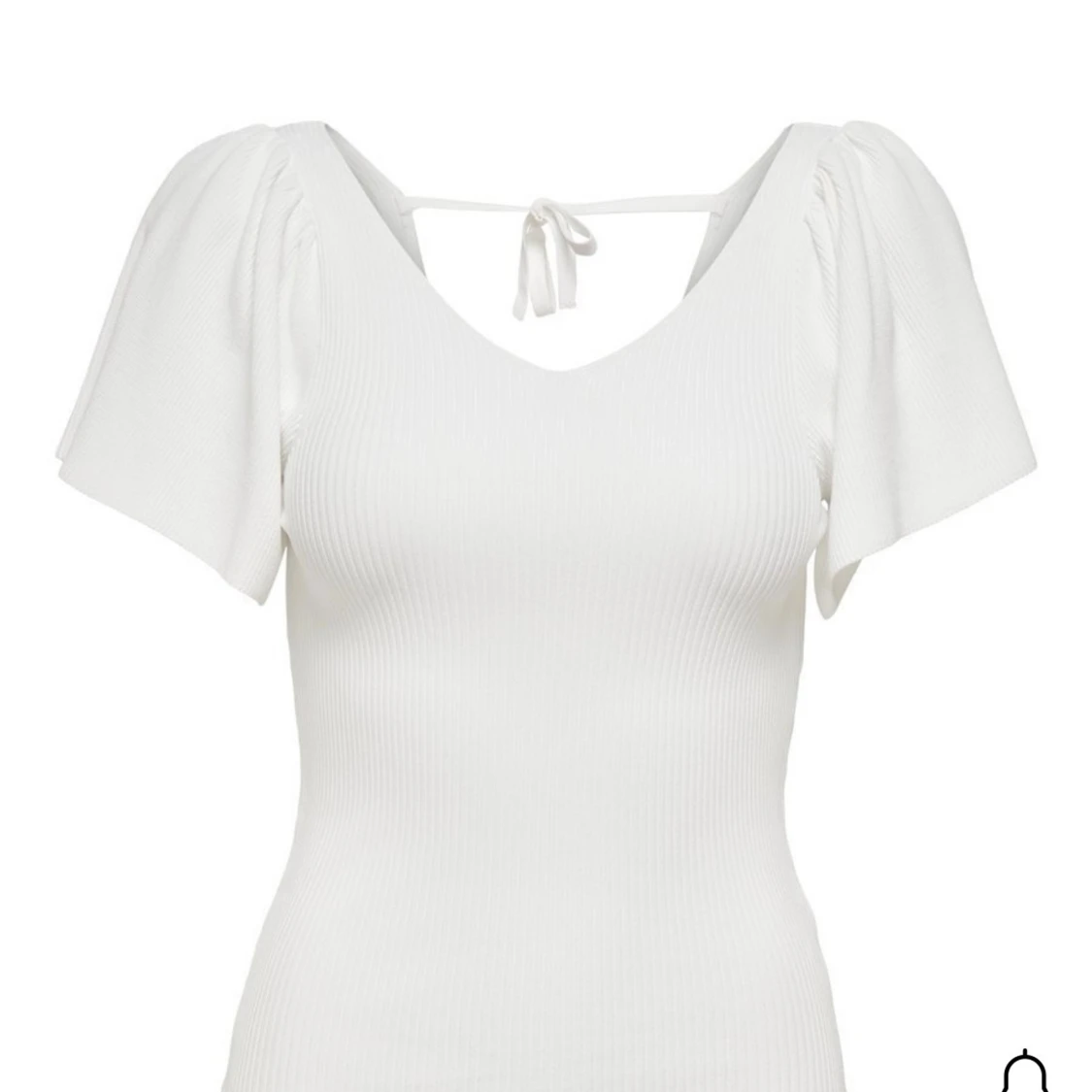 Vit ribbad topp med knyt från ONLY