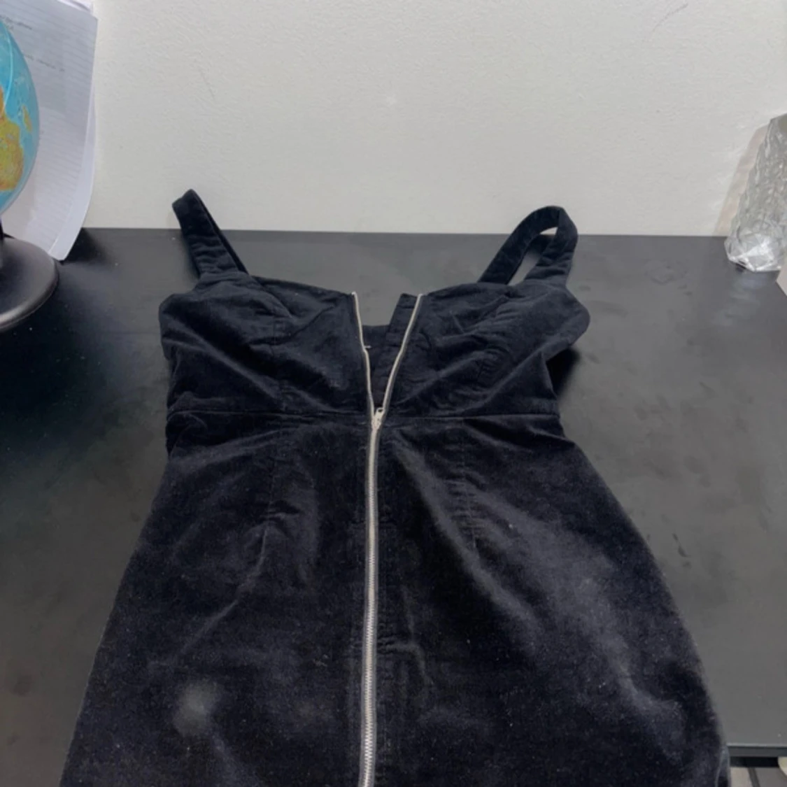 Svart manchesterklänning med dragkedja