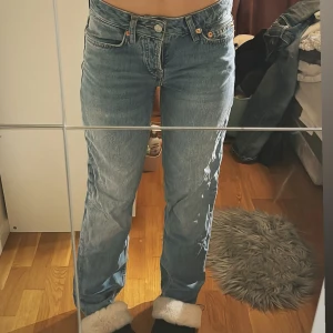 Jeans low waist - Säljer ett par jeans med låg midja i modellen ICON från lager 157, strl xxs 💓