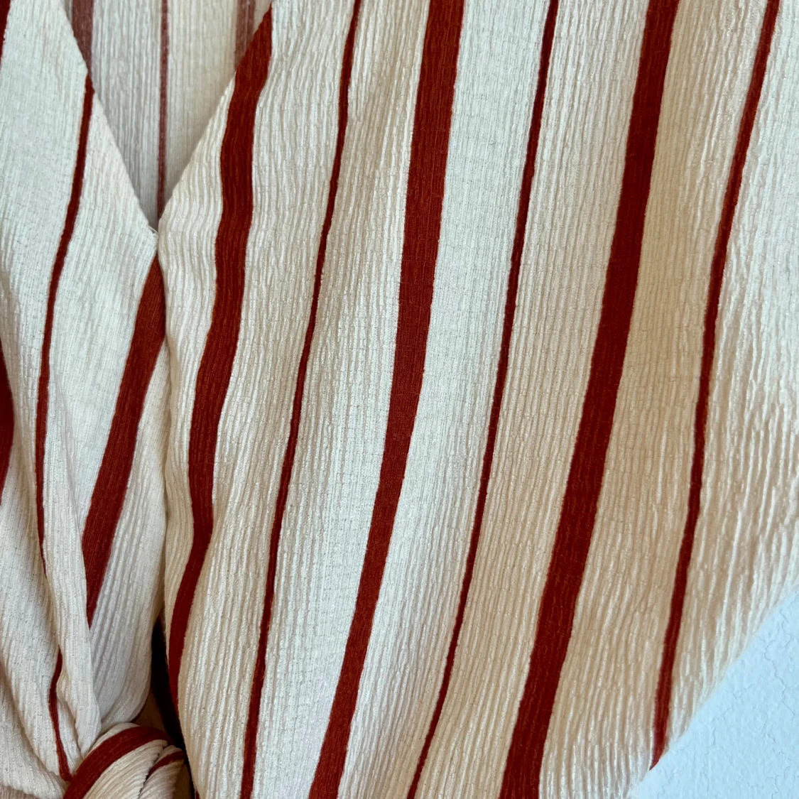 Randig omlottopp med knyt - 1