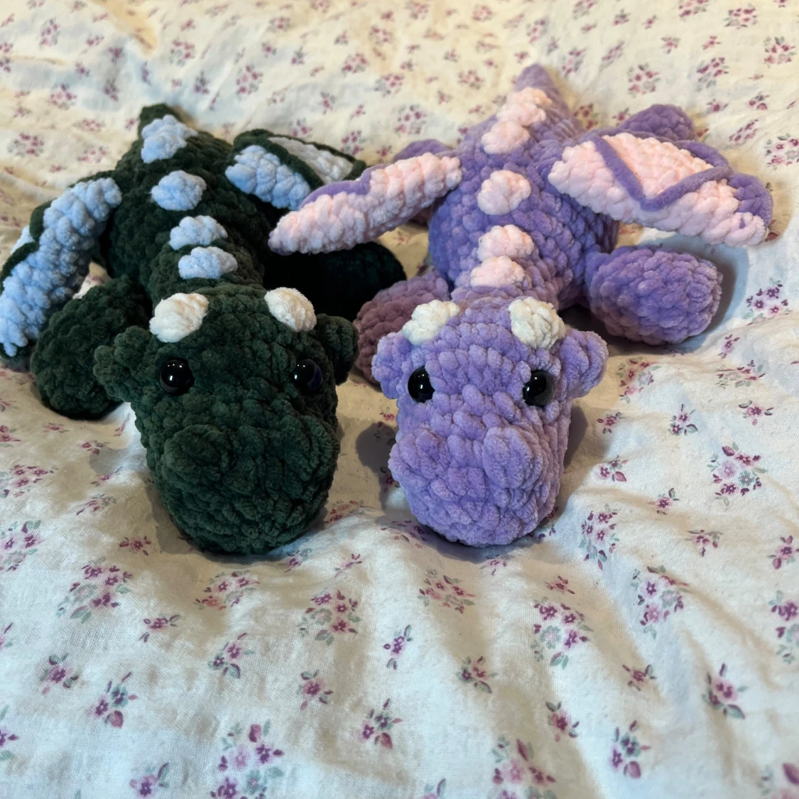 Virkad mörkgrön och blå drake  - 3