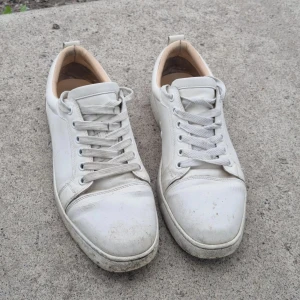 Christian louboutin - Söker byte