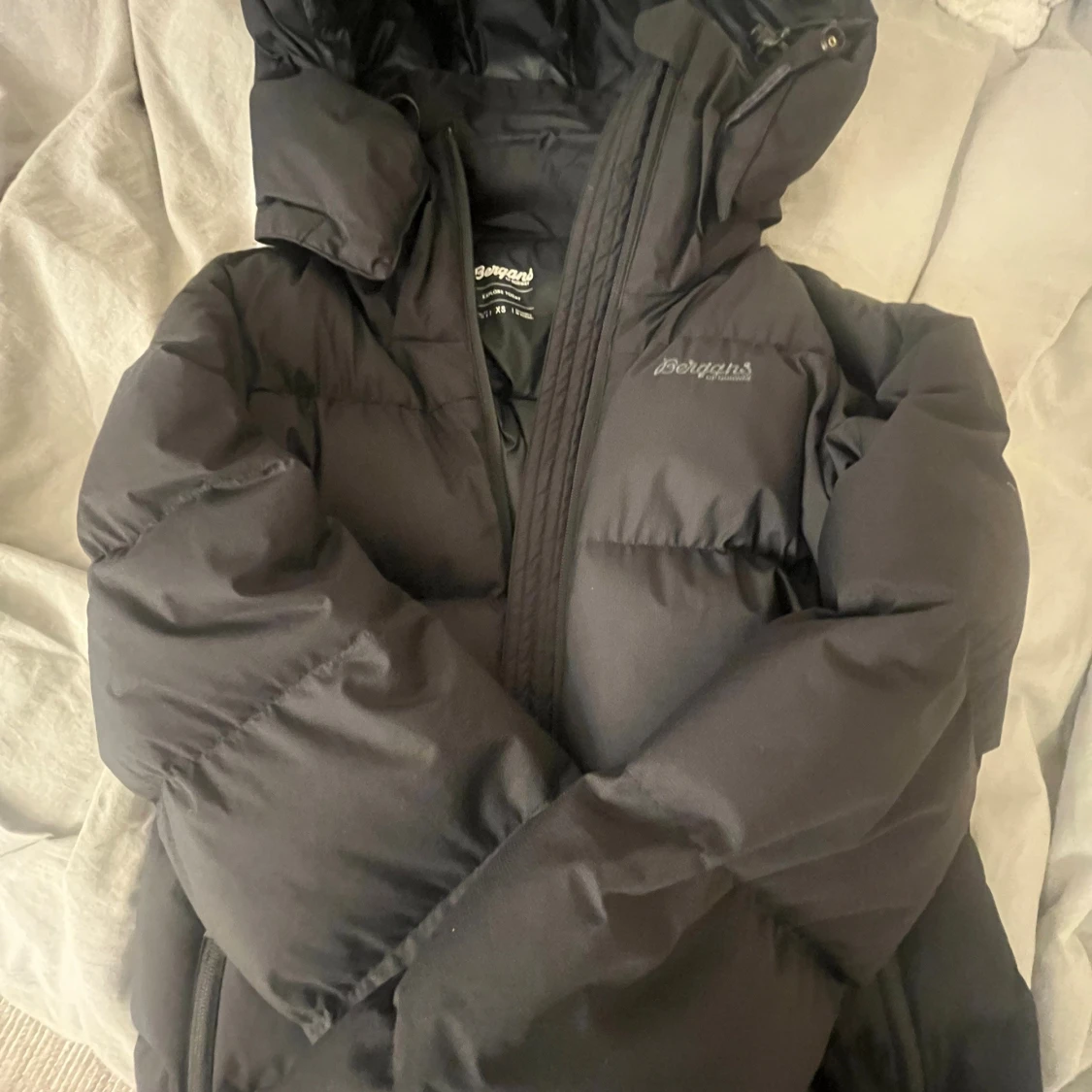 Svart pufferjacka från Bergans XS