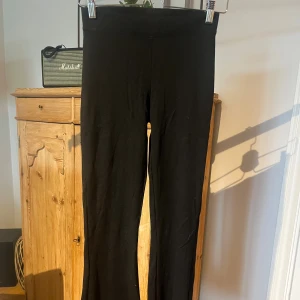 Yogapants - Svarta Yogapants från Gina 