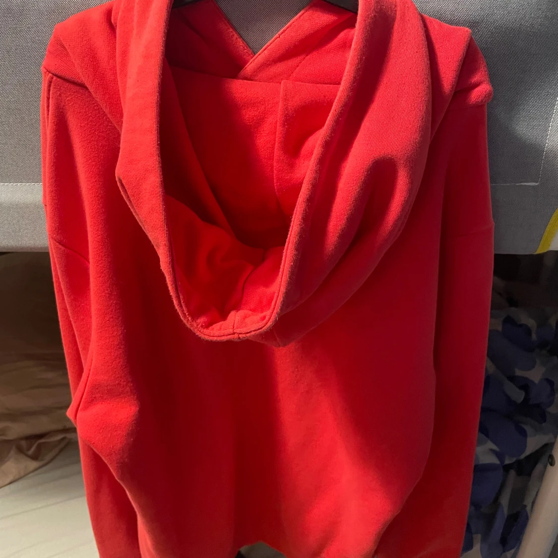 Röd hoodie från Hugo med tryck - 1