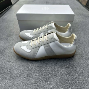 Maison gats - Storlek 45, box och dustbags fås med