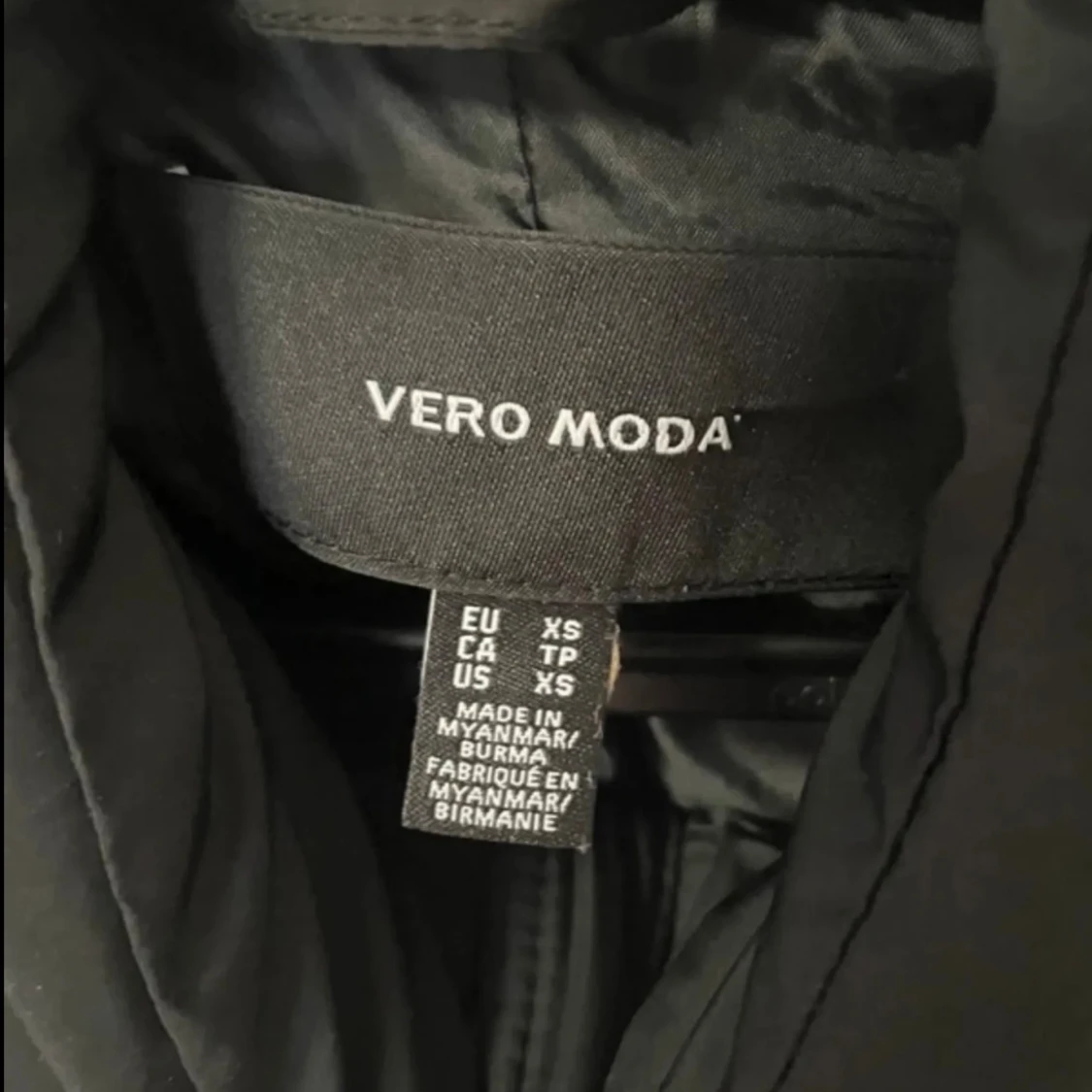 Svart pufferjacka  - 3