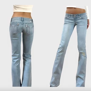 G Rise  - snygga jeans som inte kommer till använding längre!🩷väldigt lågmidjade jeans med en slitning (från g Rise i färgen ice, Regular längd) buda på! 