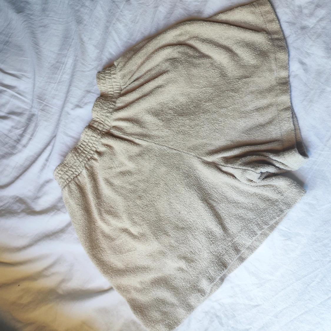 Beige frottéshorts från Lindex - 3