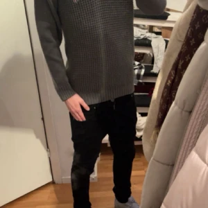 Ralph lauren tröja - Grå stickad Ralph lauren tröja i mycket bra skick! Strl S-M