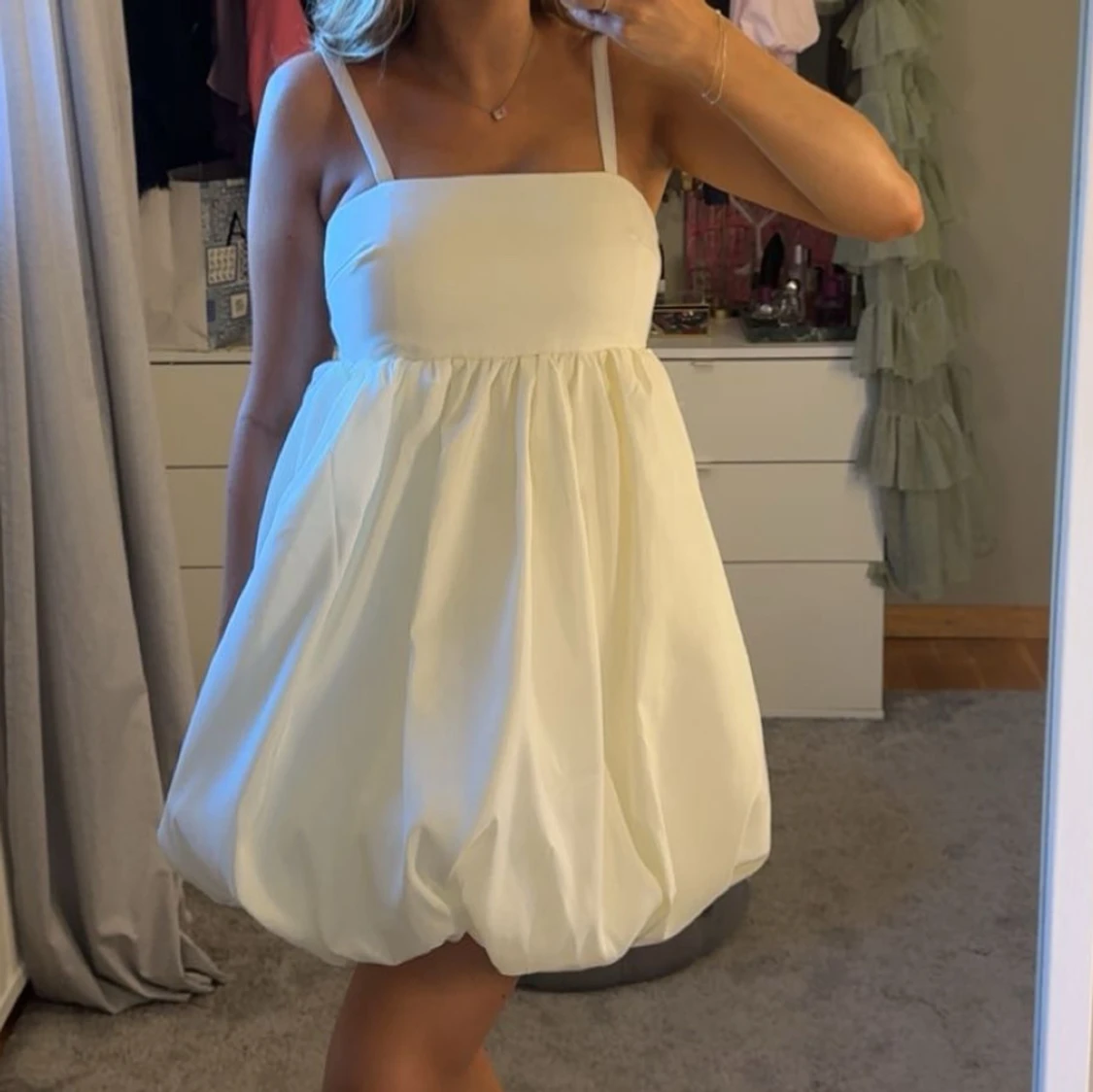 Vit bubbelklänning från Malina