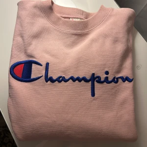 Champion sweatshirt - Rosa damtröja från Champion, storlek S.