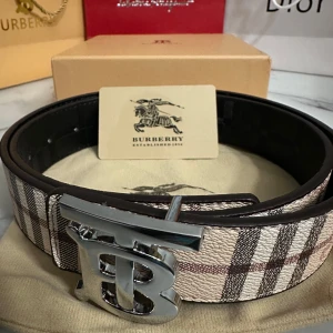 Burrrberry - Helt ny, box, certifikat och påse inkluderad 