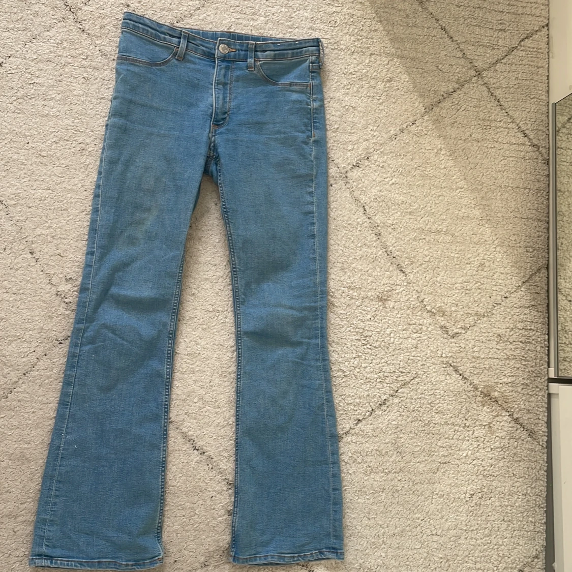 Ljusblå bootcut/flare jeans från H&M - 3