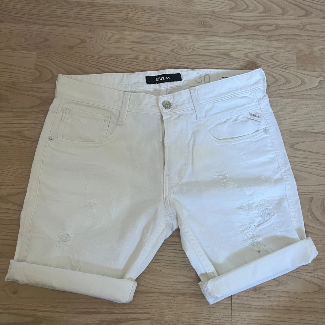 Vita jeansshorts från Replay - 1