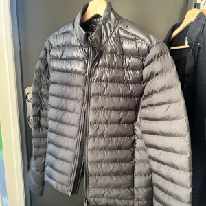 J.Lindeberg jacka - Säljer då jag aldrig använt den! 