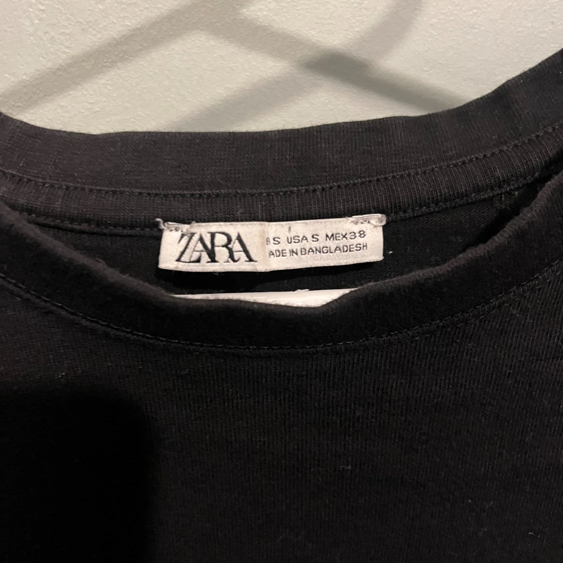 Svart basic t-shirt från Zara - 2